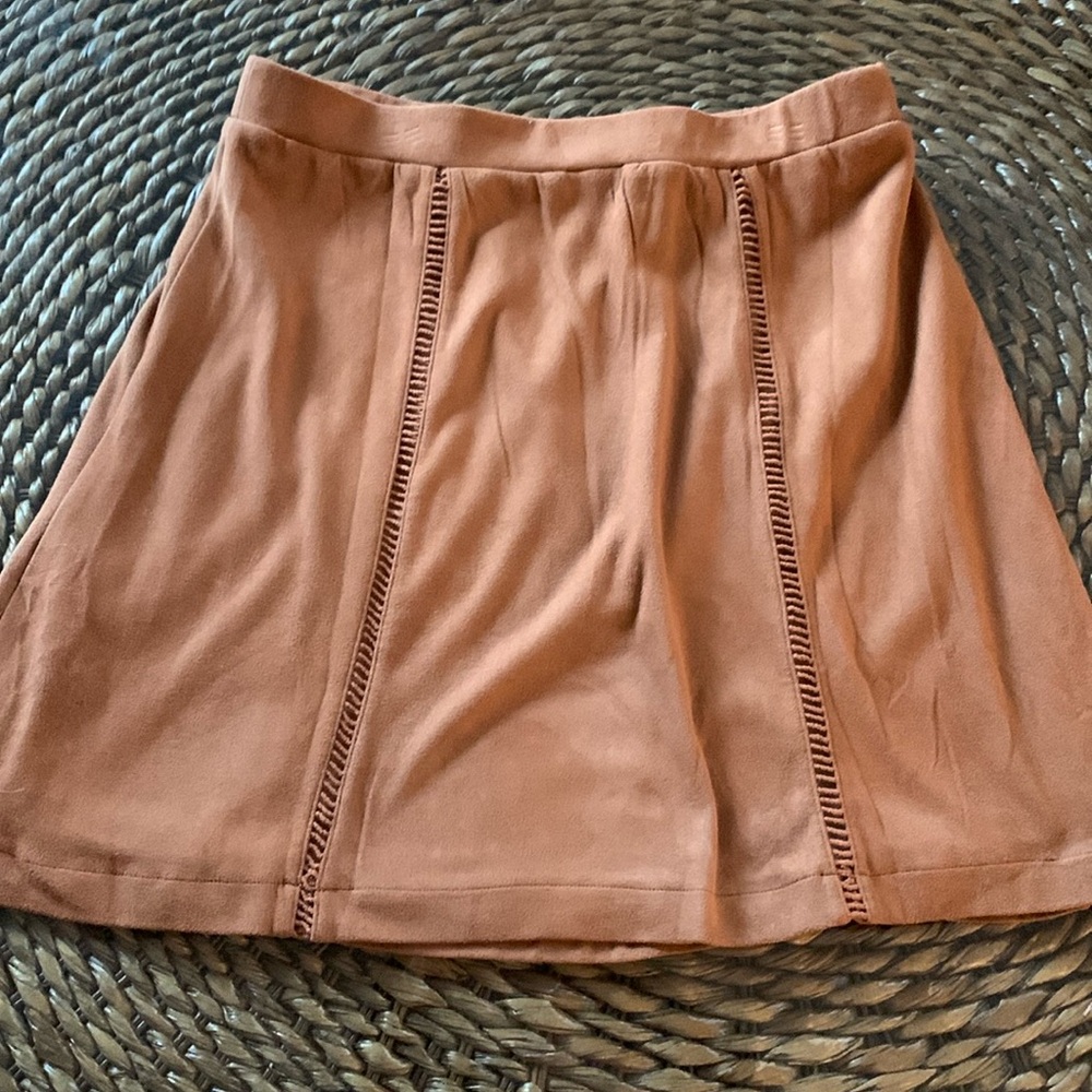 Looks like suede tan skir t size L